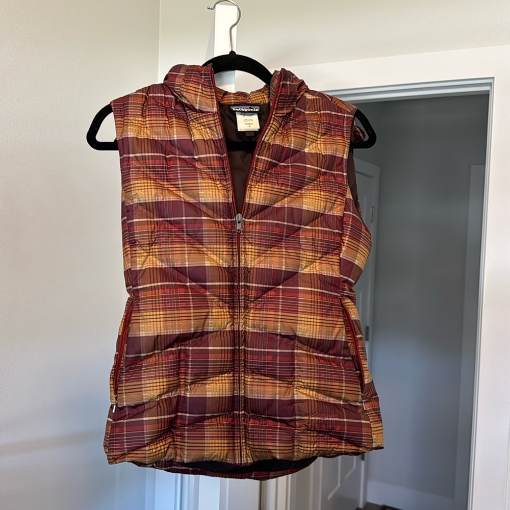 Patagonia plaid puffy vest with removable hood